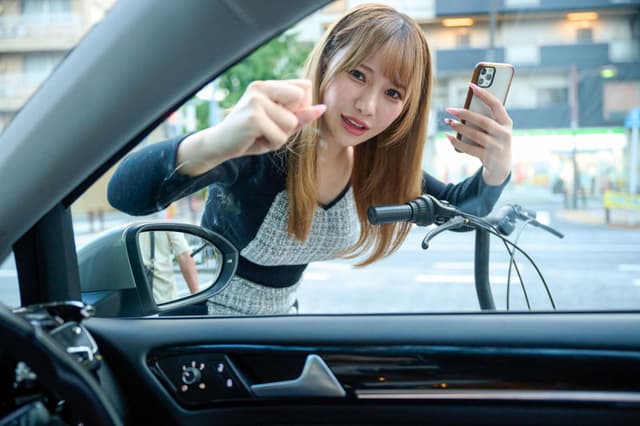 DEBZ-009 車内からギャルがスマホ構えて中指立てながら睨んでくる