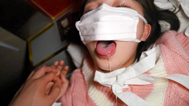 MLA-188 マスクをずらして舌を長く出しよだれを滴らせた顔アップ