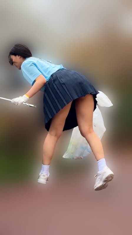 OREMO-626 生太もも丸出しでごみを探してる様子