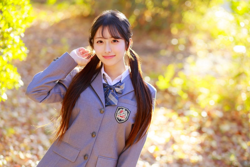 DEAA-031 制服姿で微笑むかほちゃん