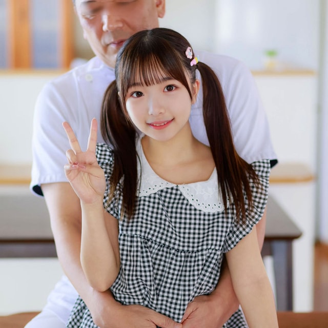 DEAA-035 ピースサインしながら抱きつかれるカナちゃん