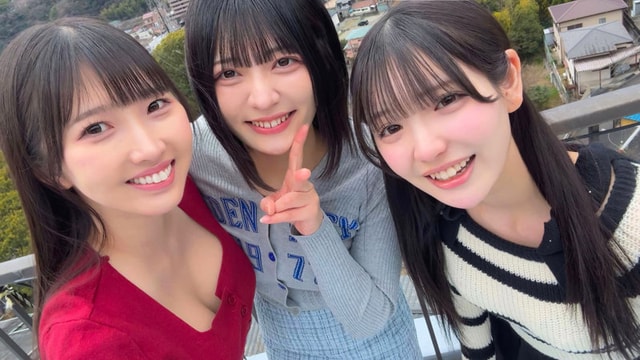 DEAA-041 旅館のベランダで３人集まり笑顔の自撮り