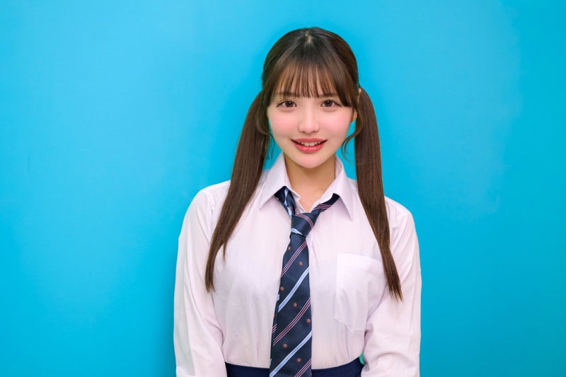 DEBZ-020 女子校生姿で笑顔のツインテール