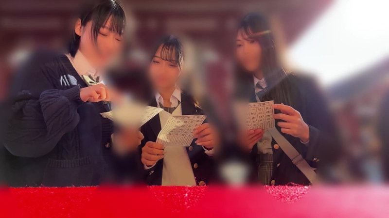 FCT-228 制服JK3人が紙を読み込む様子
