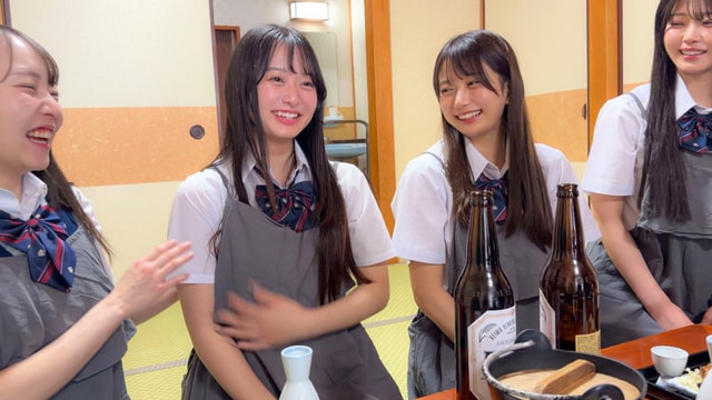 KURE-030 宴会で笑顔の女子たち
