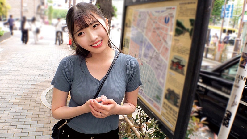 ORECZ-347 笑顔で街角に立つ清楚な人妻