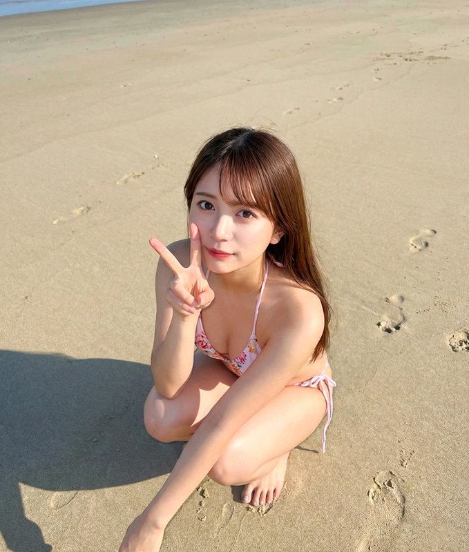 ORECZ-432 砂浜で水着姿ピースしてしゃがむ