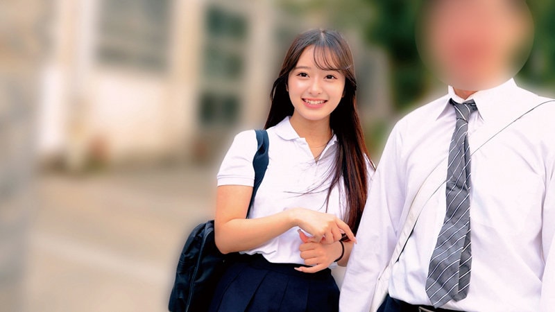 ORECZ-434 学校帰りの制服姿で笑顔で並ぶ