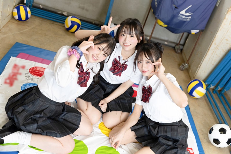 PAI-303 3人揃ってピースで無邪気スマイル