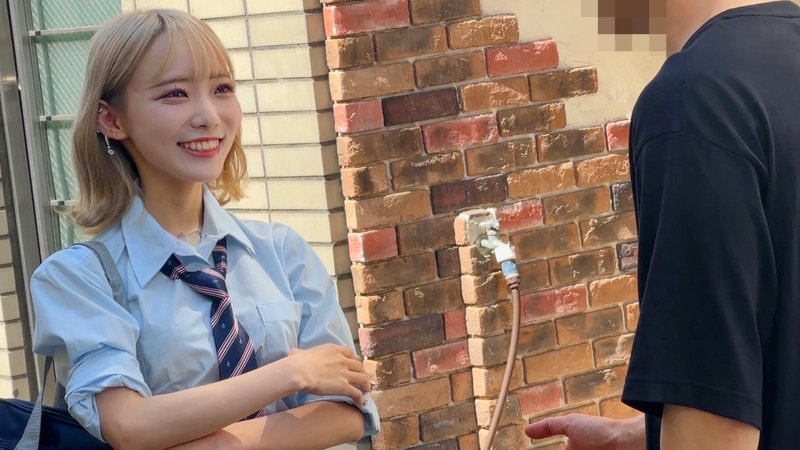 SKHO-156 笑顔でナンパに応じる制服ギャル