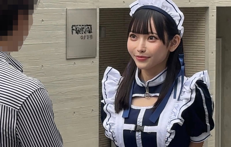SMJS-264 メイド服姿で微笑みながらナンパに応じる
