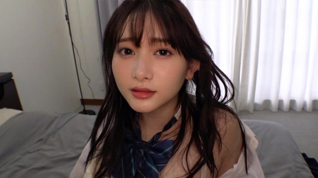 SMUC-134 可愛い顔でじっくり見つめている様子